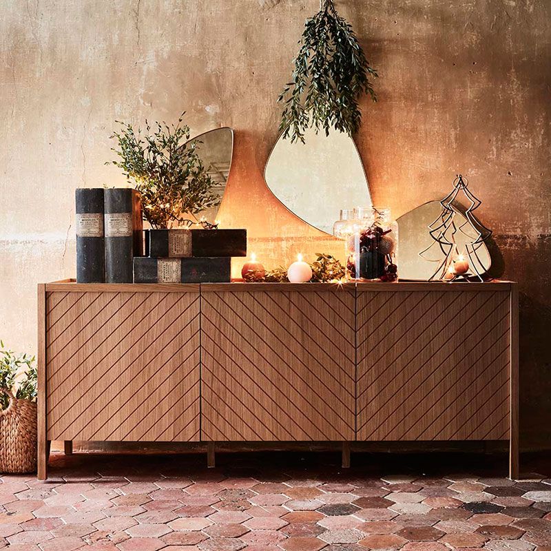 Regal Oak Sideboard v01